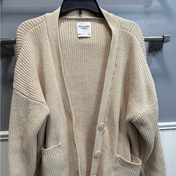 Abercrombie & Fitch Cozy Cream Sweater - Picture 2 of 10